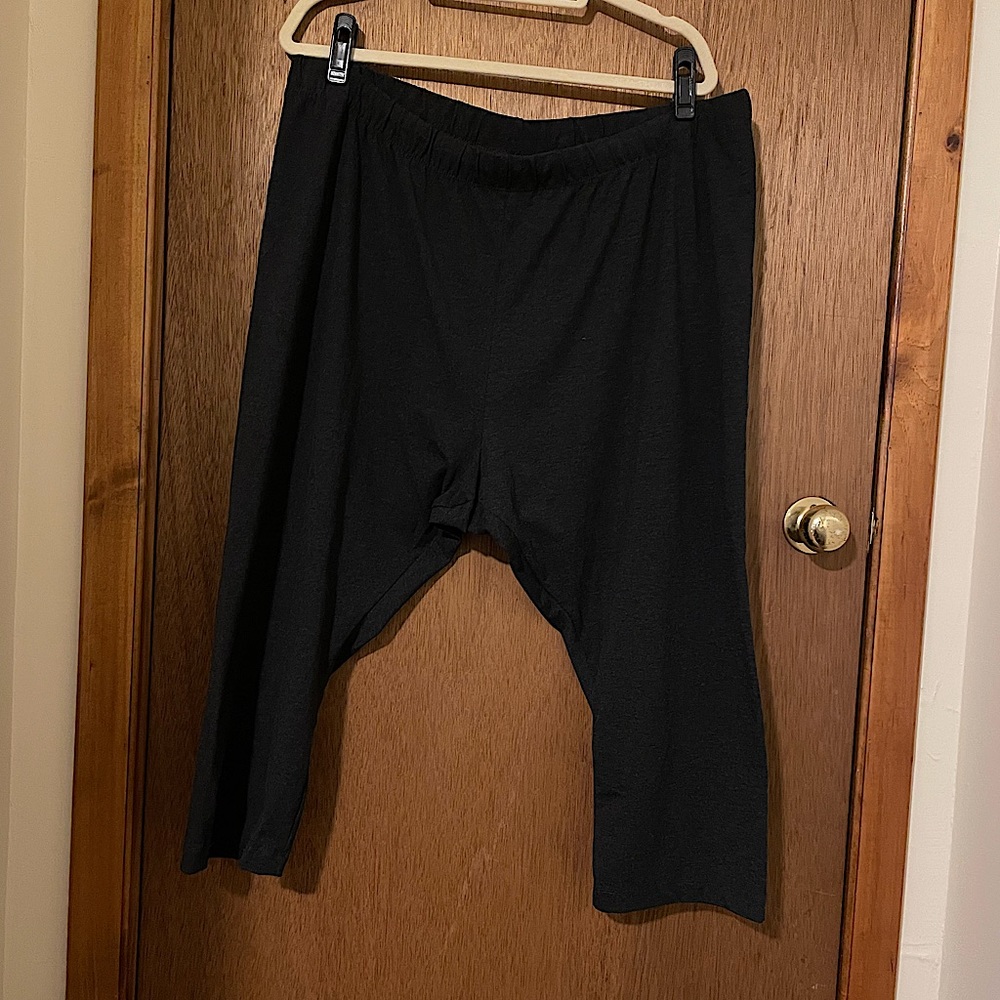 Woman’s Plus Size Roaman’s Capris